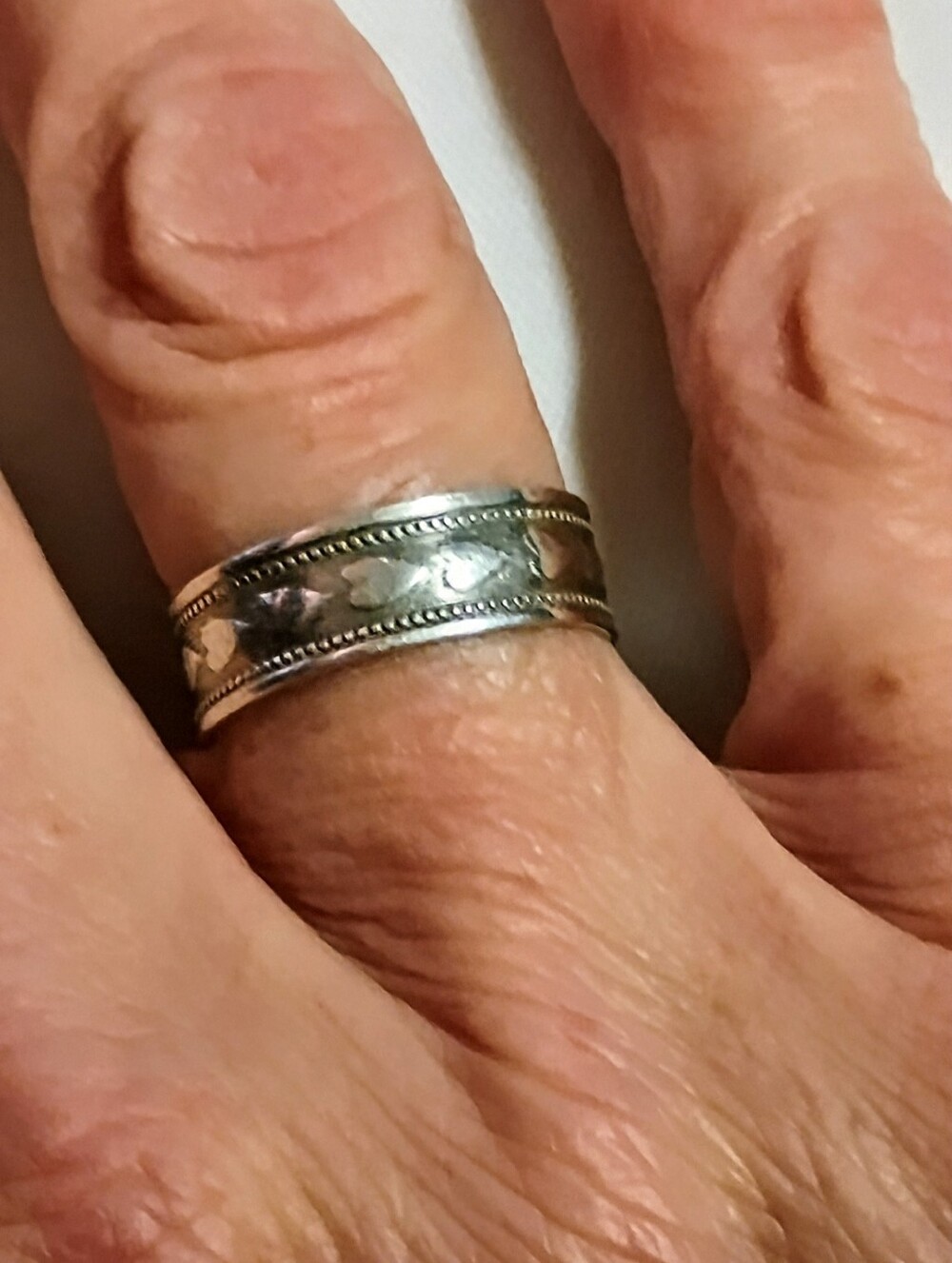 Vintage Signed UNCAS Sterling Silver Wide Repeating Heart Band Ring Size 8